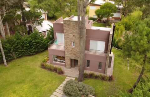 Hermosa casa en venta en Mar de las Pampas