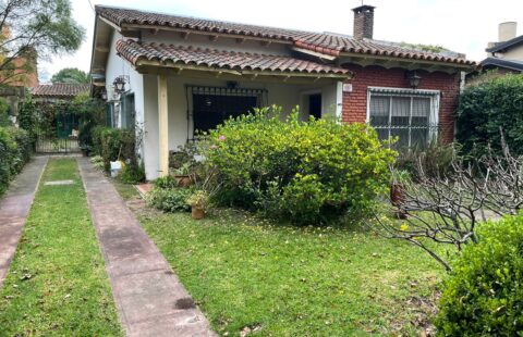 Casa en venta de dos dormitorios en City Bell