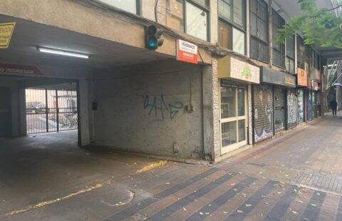 VENTA COCHERA CUBIERTA - 55 E/ 6 Y 7 - U$S 10.000 LTG