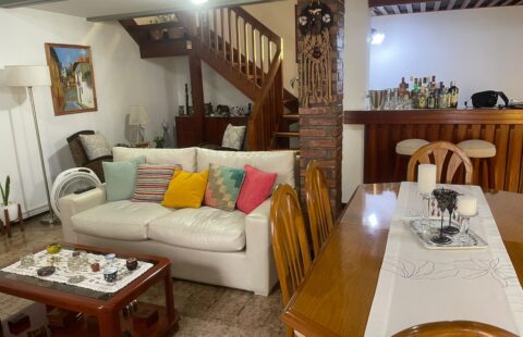 VENTA CASA 4 DORM - BOULEVARD 83 E/ 35 Y 36 - U$S 200.000